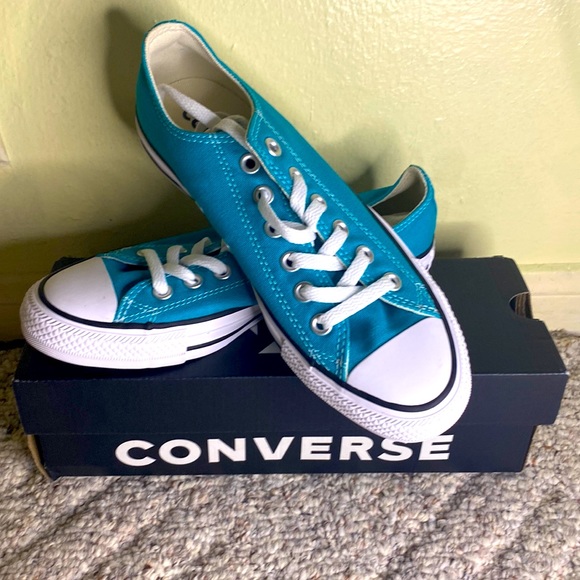 Good quality shoes never worn still in box. - Picture 1 of 3